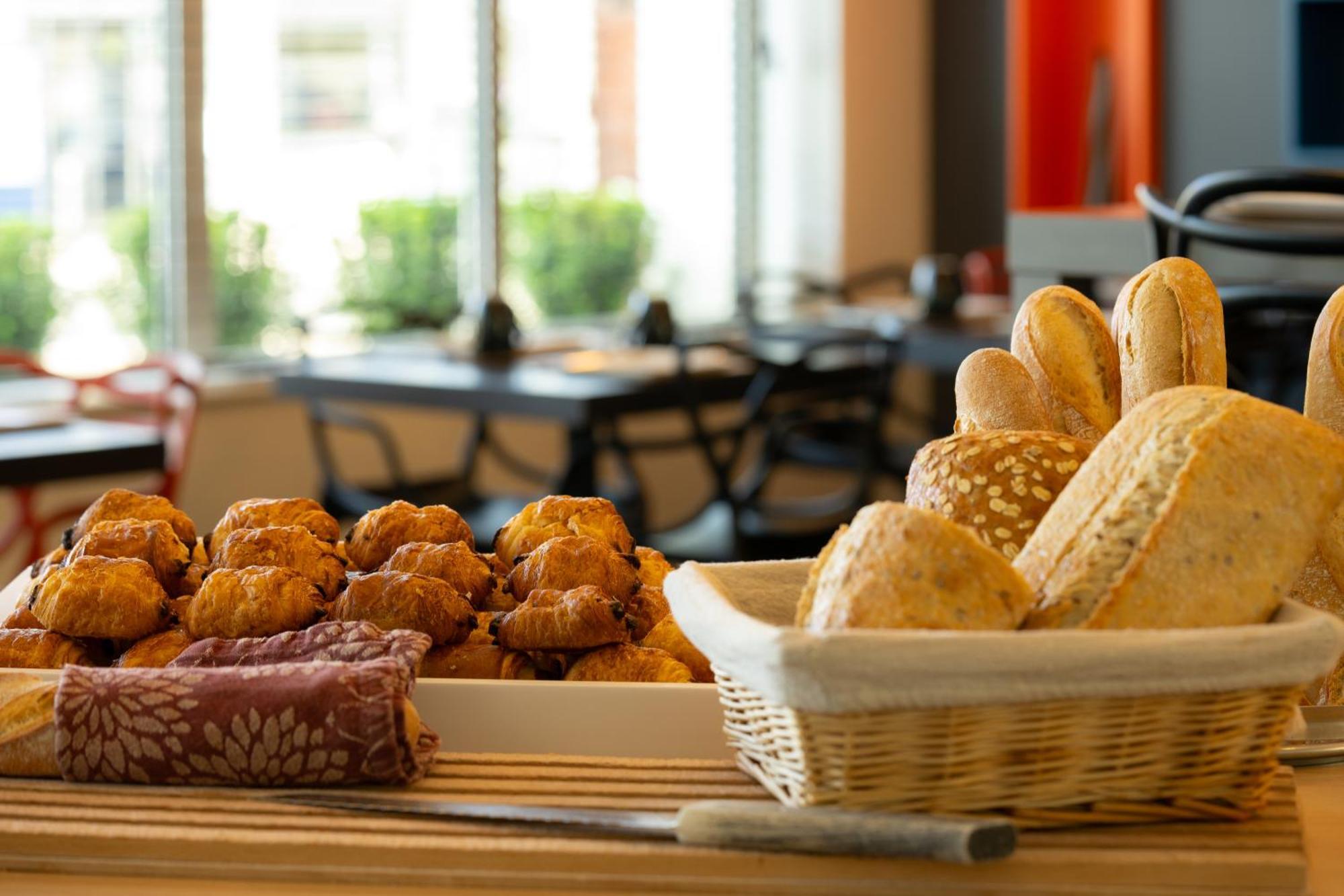 Ibis Styles Saumur Gare Centre Екстер'єр фото