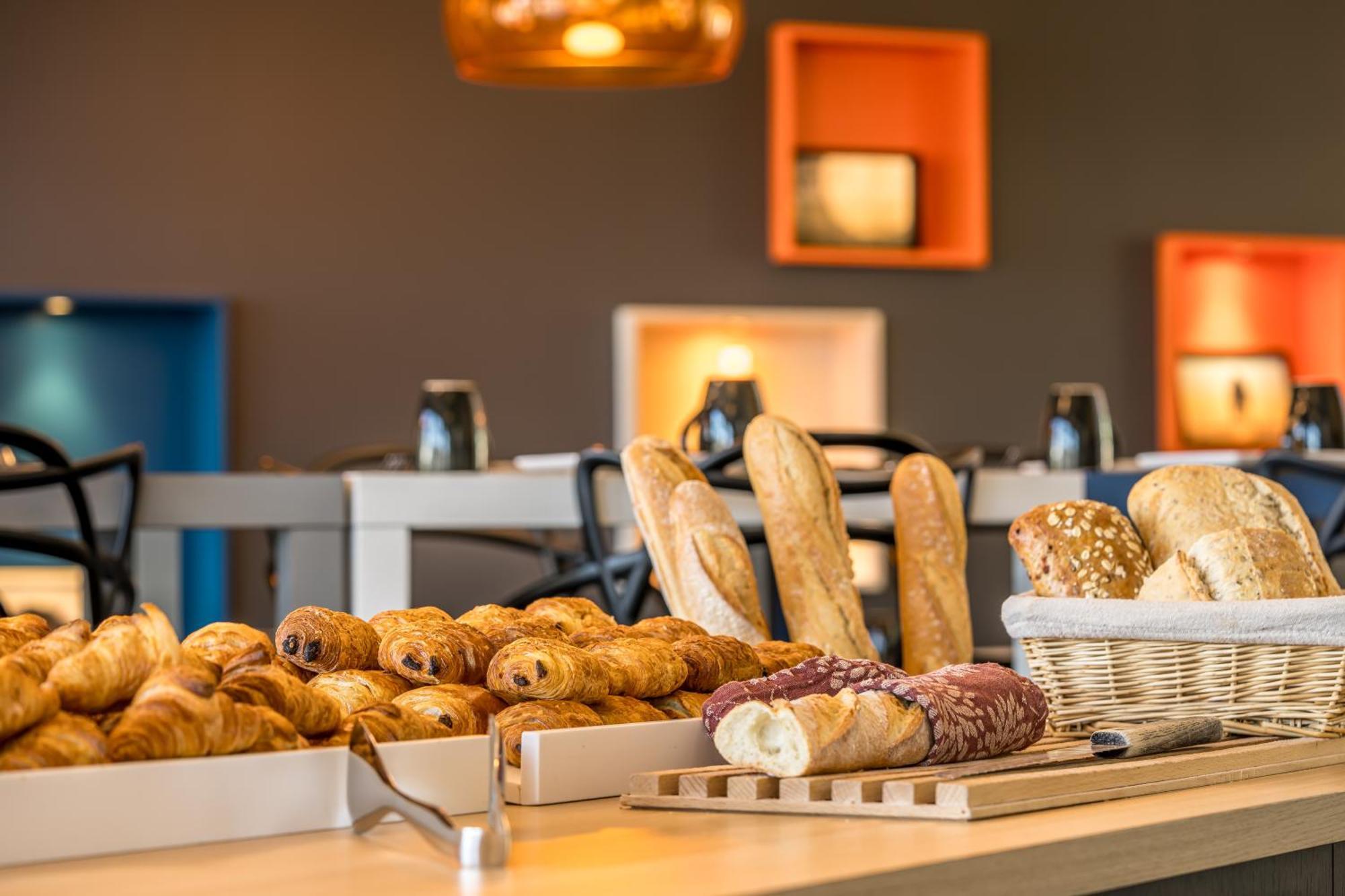 Ibis Styles Saumur Gare Centre Екстер'єр фото